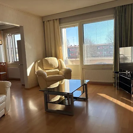 Tilava 2 Makuuhuoneen Asunto 77 M2 Laehellae Keskustaa Ilmainen Pysaekoeinti * Hamina